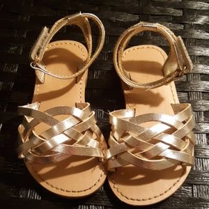 Toddler girls gold sandals. Sz 5. Crazy8